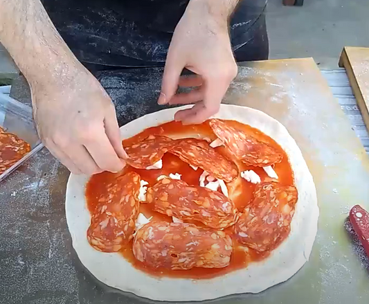 [ Q-Stoves Recipe ] PIZZA WITH SPICY SPIANATA SALAMI AND SPECK FROM TYROL